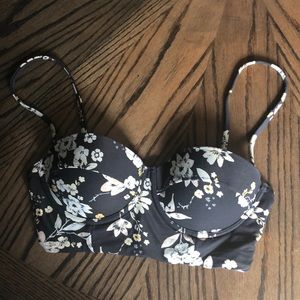 Like new. Floral Billabong bikini top.